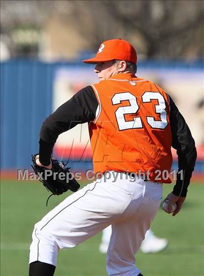 Thumbnail 3 in Bishop Lynch vs. Rockwall (Jesuit Classic) photogallery.