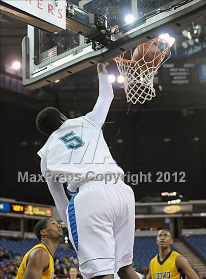 Thumbnail 3 in Bishop O'Dowd vs. Sacred Heart Cathedral (CIF D3 NorCal Regional Final) photogallery.