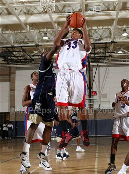 Thumbnail 1 in Serra vs. Cheyenne (MLK Hoops Shootout) photogallery.