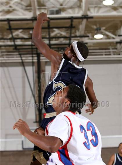 Thumbnail 2 in Serra vs. Cheyenne (MLK Hoops Shootout) photogallery.