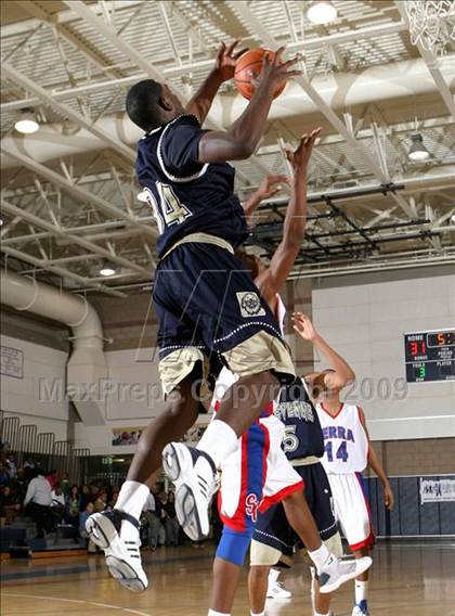 Thumbnail 2 in Serra vs. Cheyenne (MLK Hoops Shootout) photogallery.