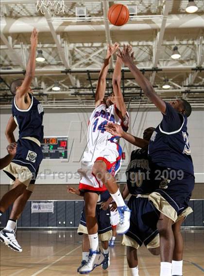 Thumbnail 2 in Serra vs. Cheyenne (MLK Hoops Shootout) photogallery.