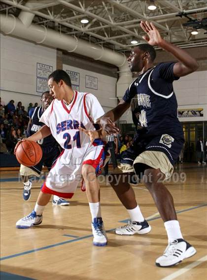 Thumbnail 2 in Serra vs. Cheyenne (MLK Hoops Shootout) photogallery.