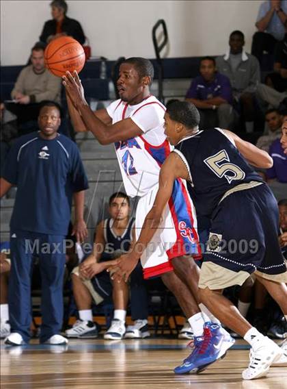 Thumbnail 3 in Serra vs. Cheyenne (MLK Hoops Shootout) photogallery.
