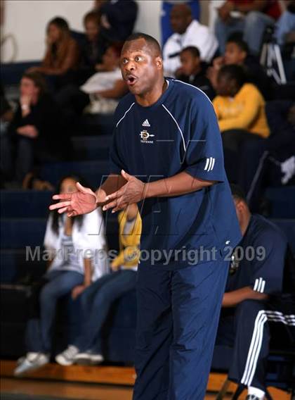 Thumbnail 2 in Serra vs. Cheyenne (MLK Hoops Shootout) photogallery.