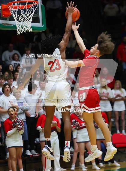 Thumbnail 3 in Jeffersonville vs Lawrence North (IHSAA 4A Semi State) photogallery.