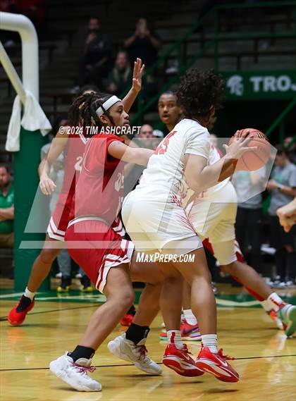 Thumbnail 3 in Jeffersonville vs Lawrence North (IHSAA 4A Semi State) photogallery.