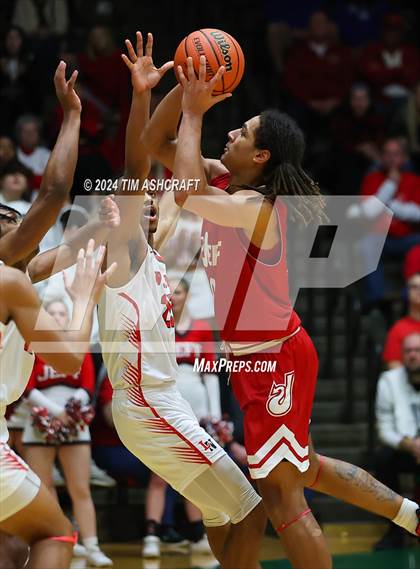 Thumbnail 3 in Jeffersonville vs Lawrence North (IHSAA 4A Semi State) photogallery.