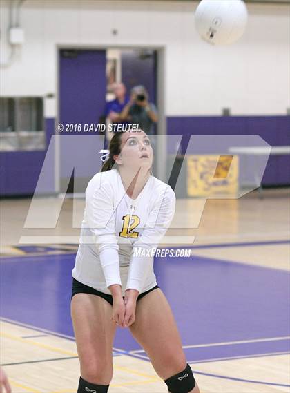Thumbnail 2 in Hilmar vs. Ripon (CIF SJS D4 Final) photogallery.