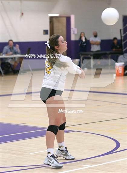 Thumbnail 1 in Hilmar vs. Ripon (CIF SJS D4 Final) photogallery.