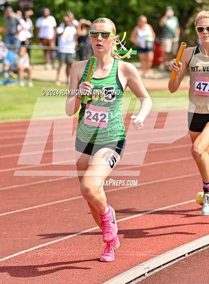 Thumbnail 2 in IHSAA Finals (4 x 800 Meter Heat 1)  photogallery.