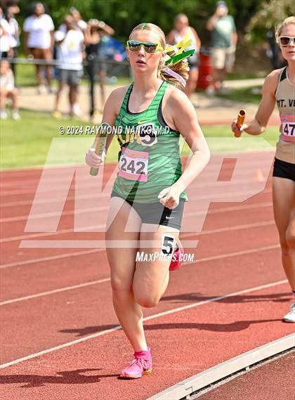 Thumbnail 1 in IHSAA Finals (4 x 800 Meter Heat 1)  photogallery.