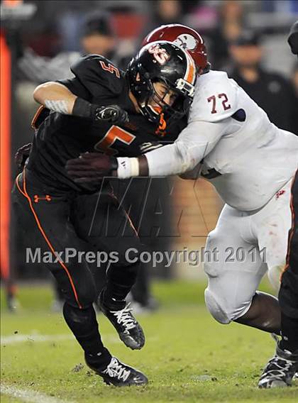 Thumbnail 3 in Hoover vs. Prattville (AHSAA 6A Final)  photogallery.