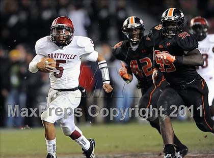 Thumbnail 2 in Hoover vs. Prattville (AHSAA 6A Final)  photogallery.