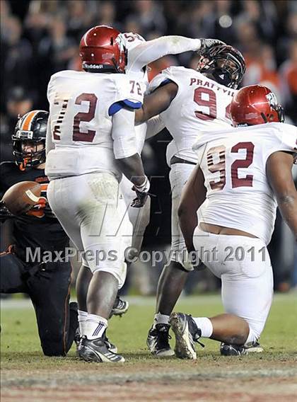 Thumbnail 1 in Hoover vs. Prattville (AHSAA 6A Final)  photogallery.