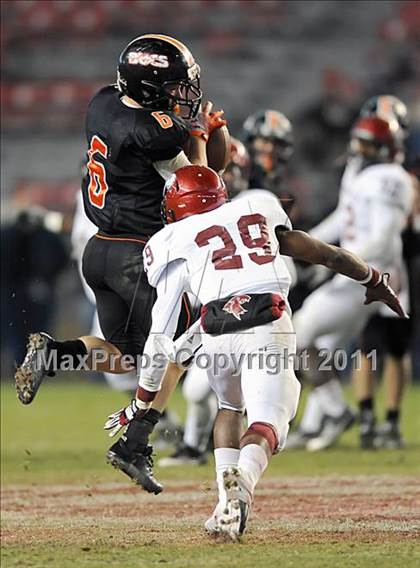 Thumbnail 2 in Hoover vs. Prattville (AHSAA 6A Final)  photogallery.