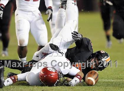 Thumbnail 3 in Hoover vs. Prattville (AHSAA 6A Final)  photogallery.