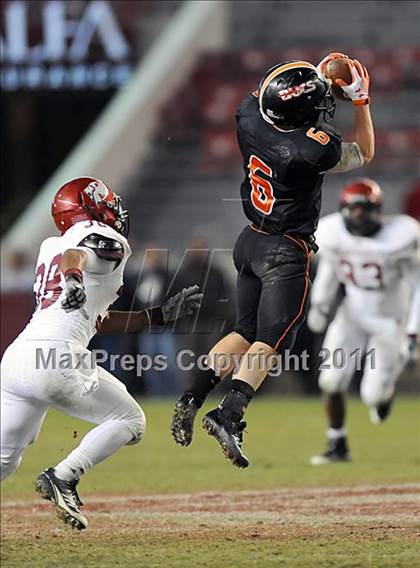 Thumbnail 2 in Hoover vs. Prattville (AHSAA 6A Final)  photogallery.