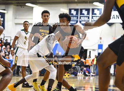 Thumbnail 3 in Montverde Academy vs Roselle Catholic (Metro Classic) photogallery.