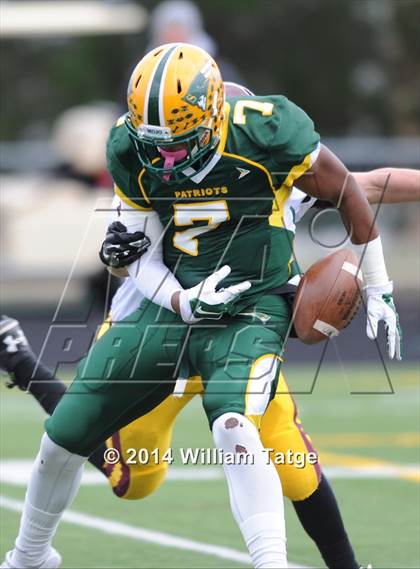 Thumbnail 2 in Stevenson vs. Loyola Academy photogallery.