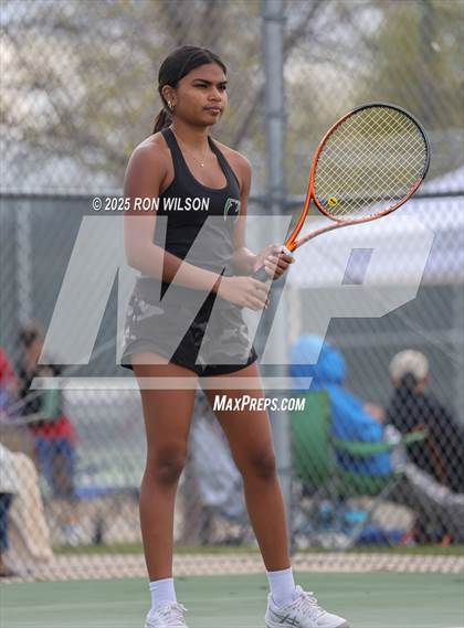 Thumbnail 2 in CHSAA 5A Region 4 Tournament photogallery.