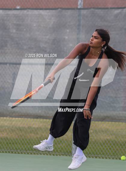 Thumbnail 2 in CHSAA 5A Region 4 Tournament photogallery.