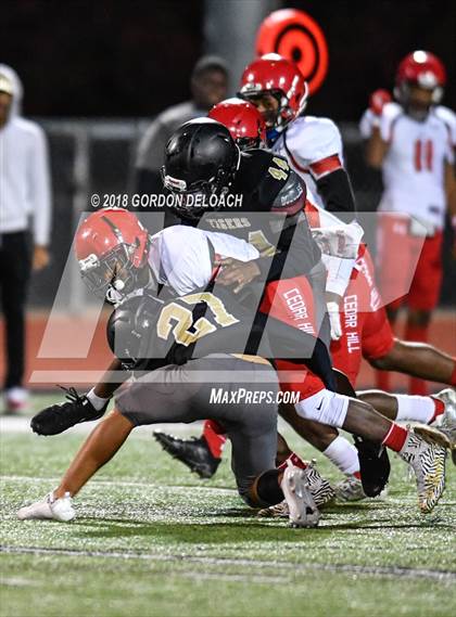 Thumbnail 3 in Cedar Hill (Red) vs Mansfield (Gold) photogallery.