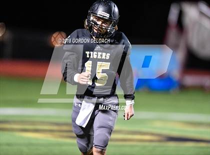 Thumbnail 3 in Cedar Hill (Red) vs Mansfield (Gold) photogallery.