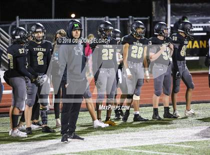 Thumbnail 2 in Cedar Hill (Red) vs Mansfield (Gold) photogallery.