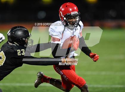 Thumbnail 3 in Cedar Hill (Red) vs Mansfield (Gold) photogallery.