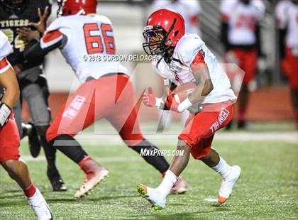 Thumbnail 3 in Cedar Hill (Red) vs Mansfield (Gold) photogallery.