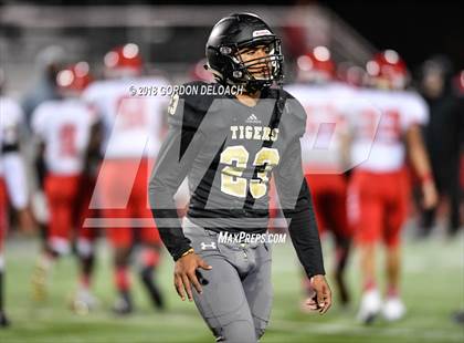 Thumbnail 3 in Cedar Hill (Red) vs Mansfield (Gold) photogallery.