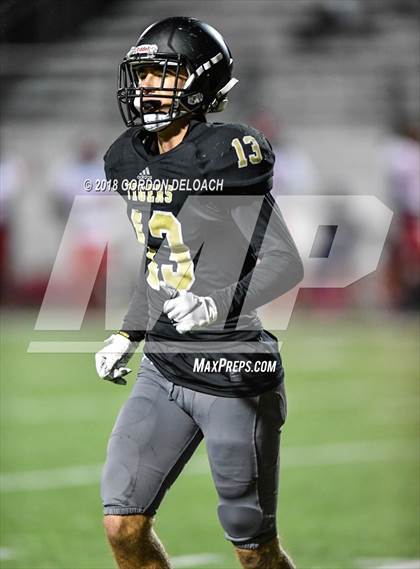 Thumbnail 1 in Cedar Hill (Red) vs Mansfield (Gold) photogallery.