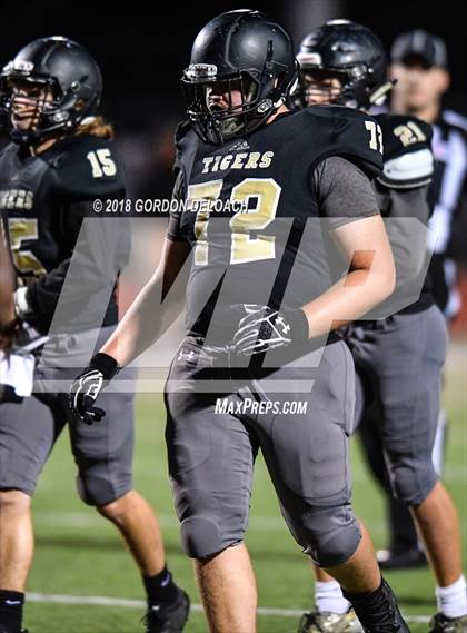 Thumbnail 2 in Cedar Hill (Red) vs Mansfield (Gold) photogallery.