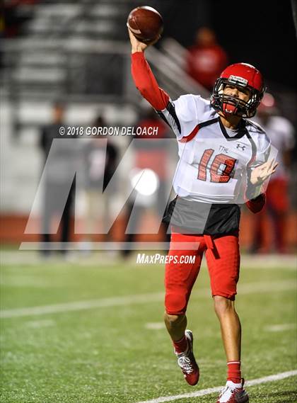 Thumbnail 3 in Cedar Hill (Red) vs Mansfield (Gold) photogallery.