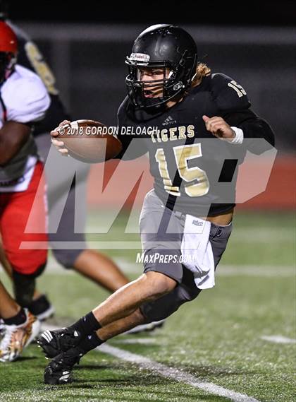 Thumbnail 1 in Cedar Hill (Red) vs Mansfield (Gold) photogallery.