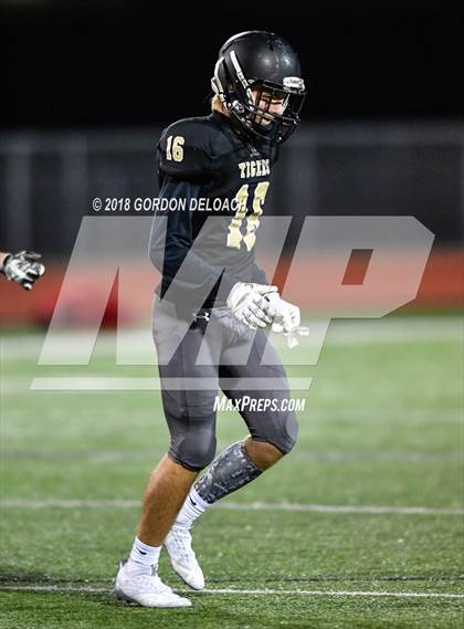 Thumbnail 1 in Cedar Hill (Red) vs Mansfield (Gold) photogallery.