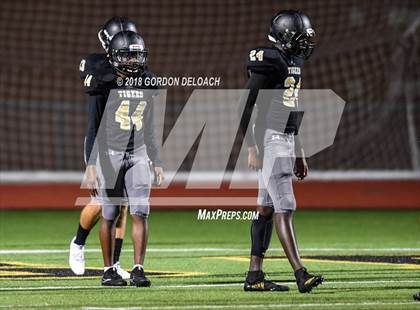 Thumbnail 2 in Cedar Hill (Red) vs Mansfield (Gold) photogallery.