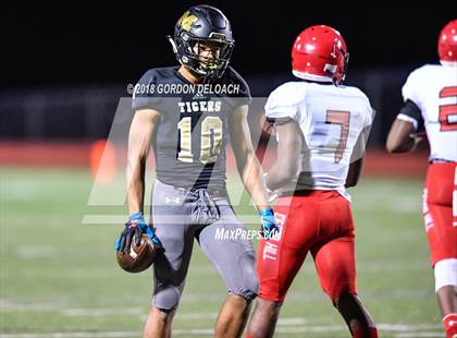 Thumbnail 3 in Cedar Hill (Red) vs Mansfield (Gold) photogallery.