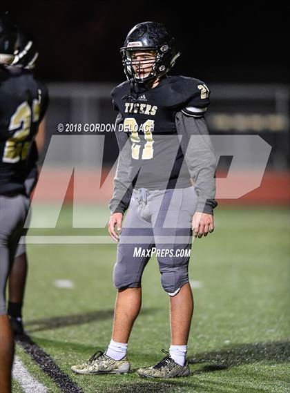 Thumbnail 1 in Cedar Hill (Red) vs Mansfield (Gold) photogallery.