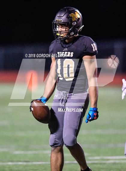 Thumbnail 2 in Cedar Hill (Red) vs Mansfield (Gold) photogallery.