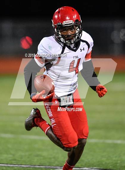 Thumbnail 3 in JV: Cedar Hill (Red) vs Mansfield (Gold) photogallery.