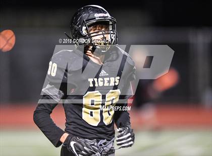 Thumbnail 2 in Cedar Hill (Red) vs Mansfield (Gold) photogallery.