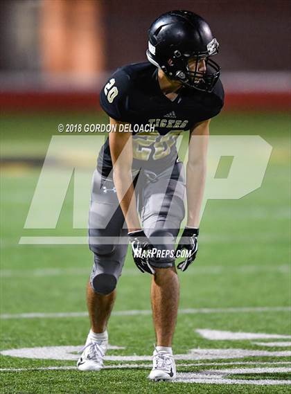 Thumbnail 3 in Cedar Hill (Red) vs Mansfield (Gold) photogallery.