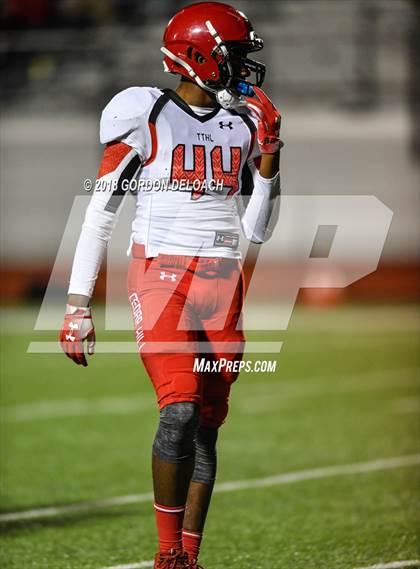Thumbnail 1 in Cedar Hill (Red) vs Mansfield (Gold) photogallery.