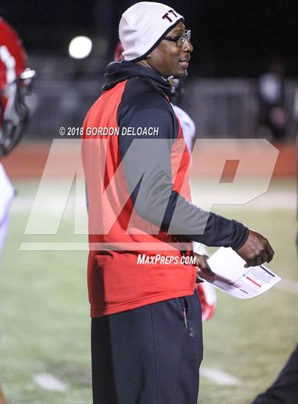 Thumbnail 3 in Cedar Hill (Red) vs Mansfield (Gold) photogallery.