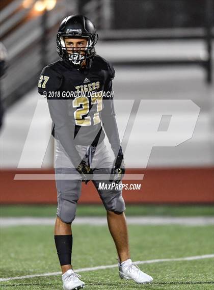 Thumbnail 2 in Cedar Hill (Red) vs Mansfield (Gold) photogallery.