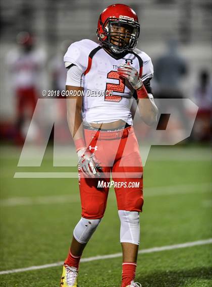 Thumbnail 1 in Cedar Hill (Red) vs Mansfield (Gold) photogallery.