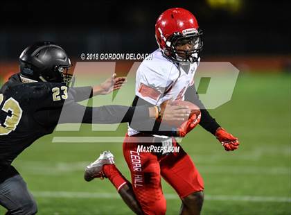 Thumbnail 2 in Cedar Hill (Red) vs Mansfield (Gold) photogallery.