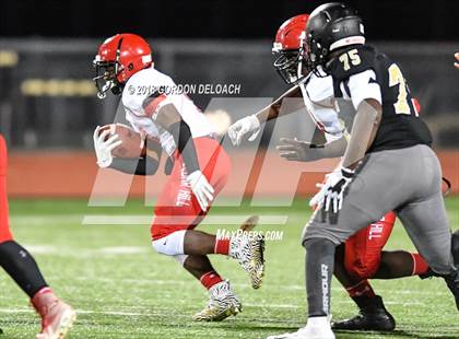 Thumbnail 3 in Cedar Hill (Red) vs Mansfield (Gold) photogallery.